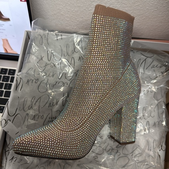 Wild Pair Womens Baybe Rhinestone Block Heel Ankle Boots - Picture 4 of 5